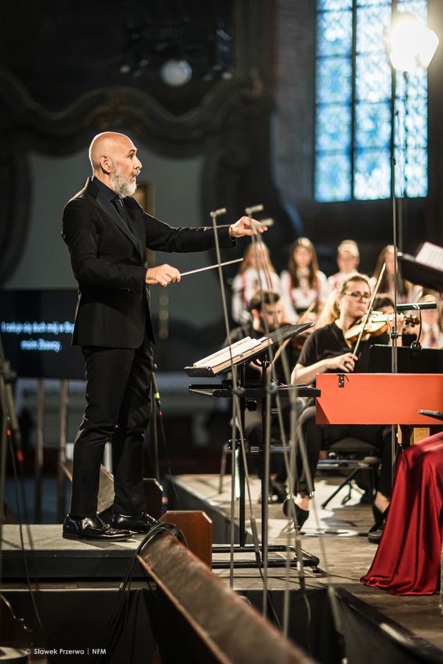 Koncert w Kolegiacie św. Krzyża i Bartłomieja pod batutą Enrica Onofri z udziałem m.in. Ch&oacute;ru Dziewczęcego NFM