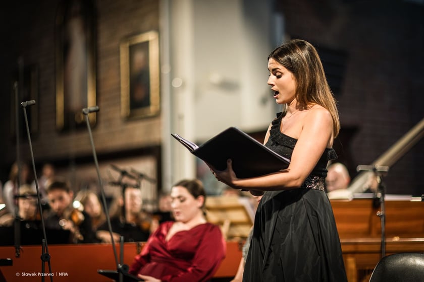 Sopran Jone Martinez. Koncert w Kolegiacie św. Krzyża i Bartłomieja z udziałem m.in. Ch&oacute;ru Dziewczęcego NFM