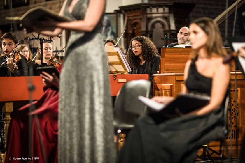 Sopran Carlotta Colombo. Koncert w Kolegiacie św. Krzyża i Bartłomieja z udziałem m.in. Ch&oacute;ru Dziewczęcego NFM