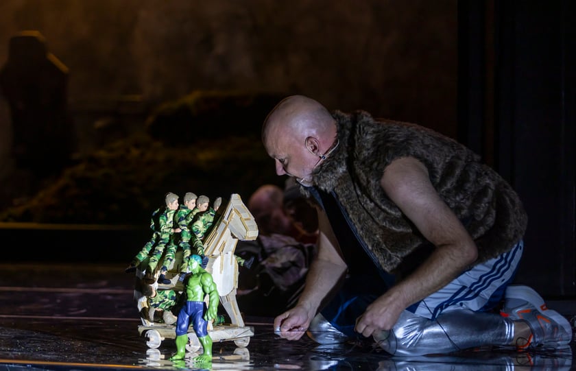 Scena ze spektaklu &bdquo;Odyseja&rdquo; na podstawie Homera we Wrocławskim Teatrze Lalek
