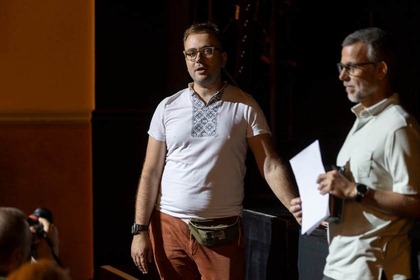 Jakub Roszkowski, reżyser &bdquo;Odysei&rdquo; (z lewej) i Jakub Krofta, szef artystyczny Wrocławskiego Teatru Lalek