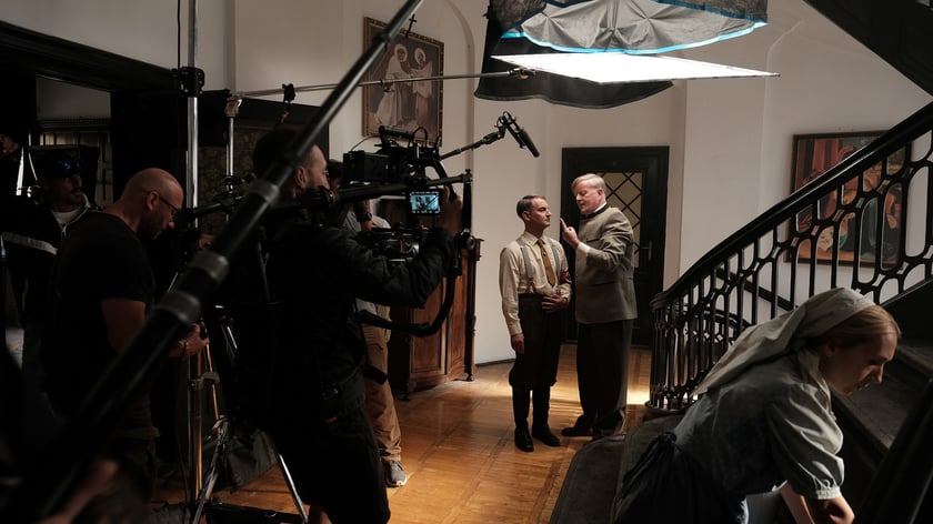 Na planie filmu &bdquo;Pani od polskiego&rdquo; we Wrocławiu &ndash; w pałacu Wallenberg-Pachalych na Szajnochy