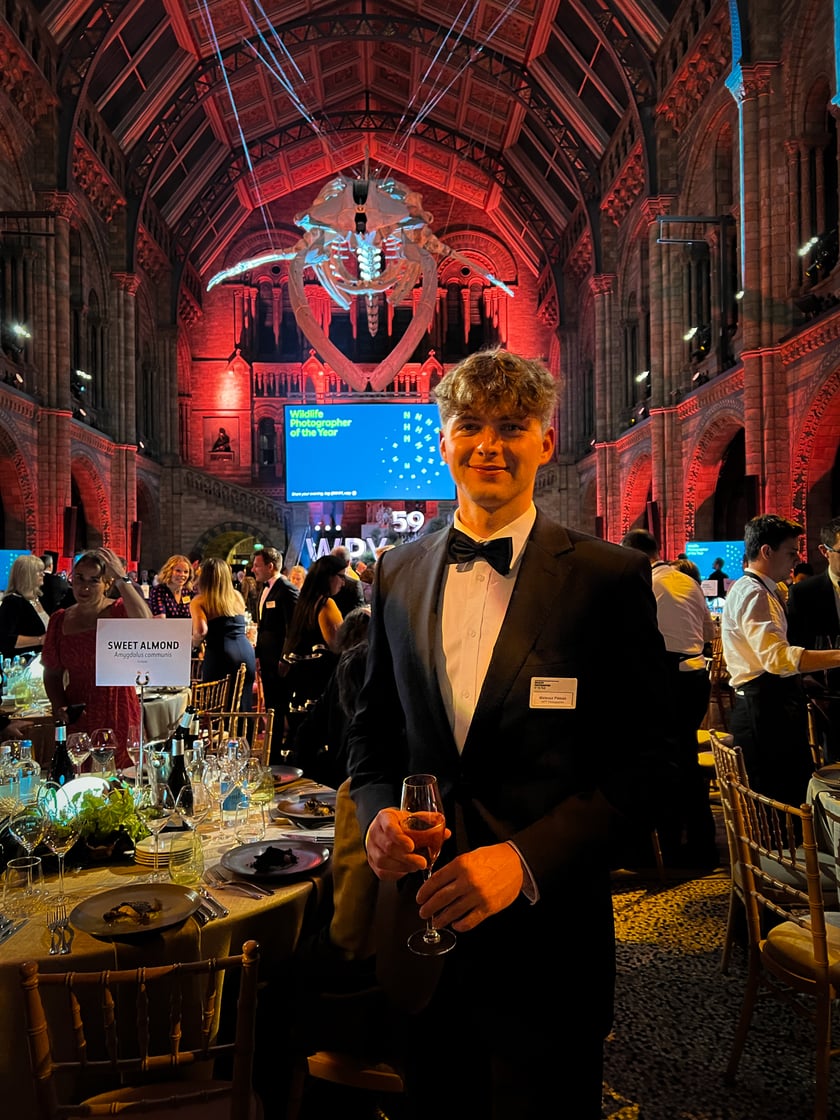 Mateusz Piesiak podczas gali w Muzeum Historii Naturalnej w Londynie