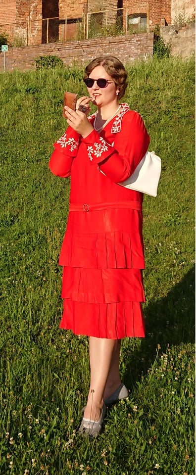 <p>Edyta Herczyńska w sukinece z lat 20. XX wieku</p>