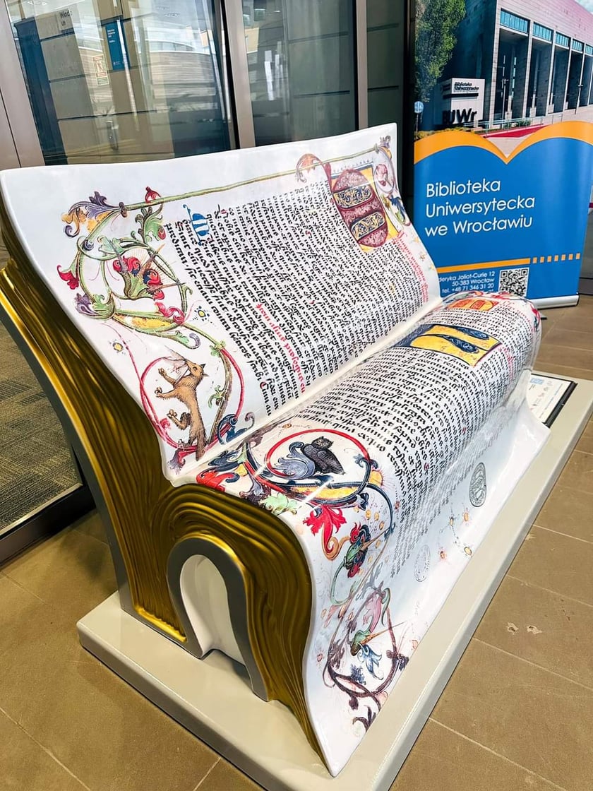 <p>Zaczytana Ławka &ndash; można już na niej siedzieć w Bibliotece Uniwersyteckiej we Wrocławiu</p>