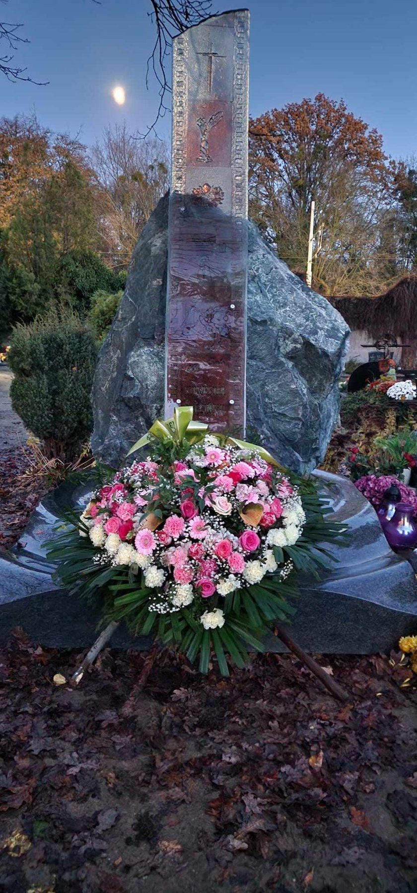 Pomnik nagrobny reżysera Sylwestra Chęcińskiego na cmentarzu Grabiszyńskim