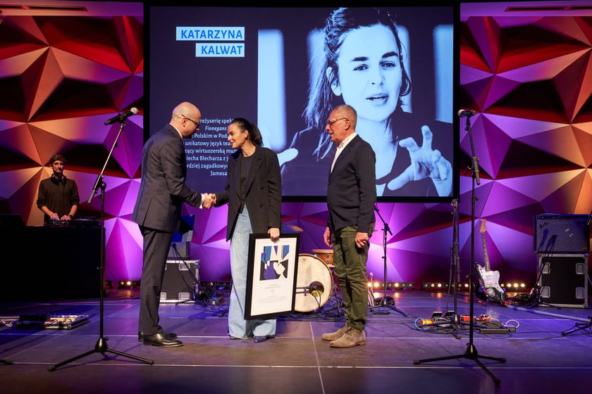 Wiceprezydent Wrocławia Jakub Mazur, Katarzyna Kalwat, laureatka w dziedzinie Teatr, Jerzy Pietraszek, dyrektor Wydziału Kultury UM