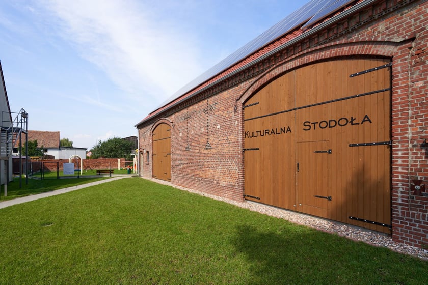 Kulturalna Stodoła. Poniemiecki budynek wiejskiej stodoły z początku XX w. został wyremontowany&nbsp;