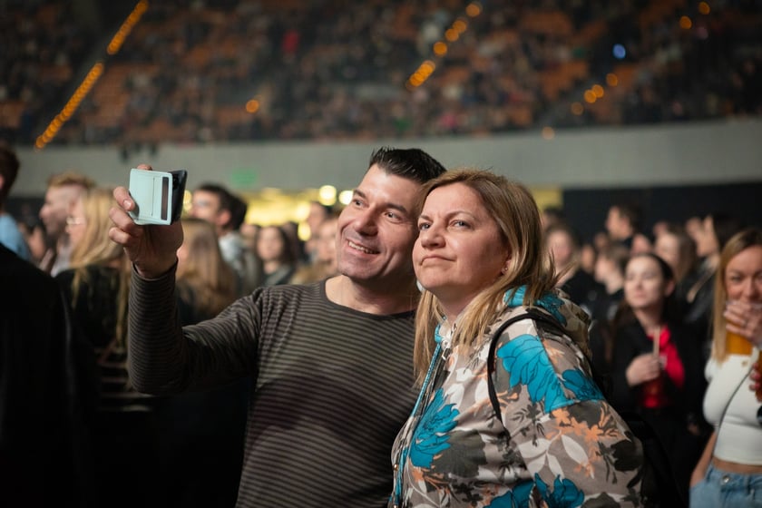 Publiczność na koncercie Darii Zawiałow w Hali Stulecia