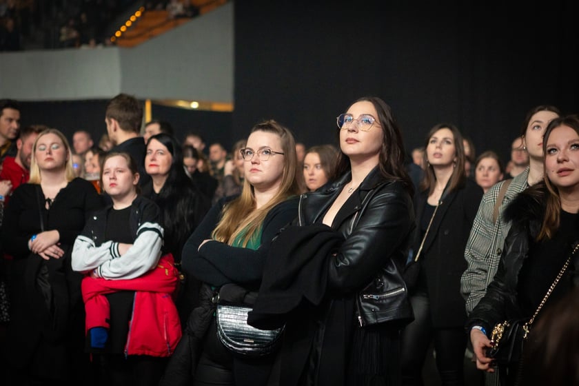 Publiczność na koncercie Darii Zawiałow w Hali Stulecia