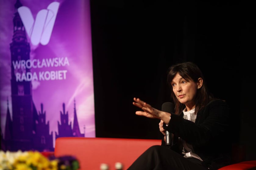 Spotkanie autorskie z Joanną Kuciel-Frydryszak zorganizowała Wrocławska Rada Kobiet oraz Stowarzyszenie Dolnośląski Kongres Kobiet