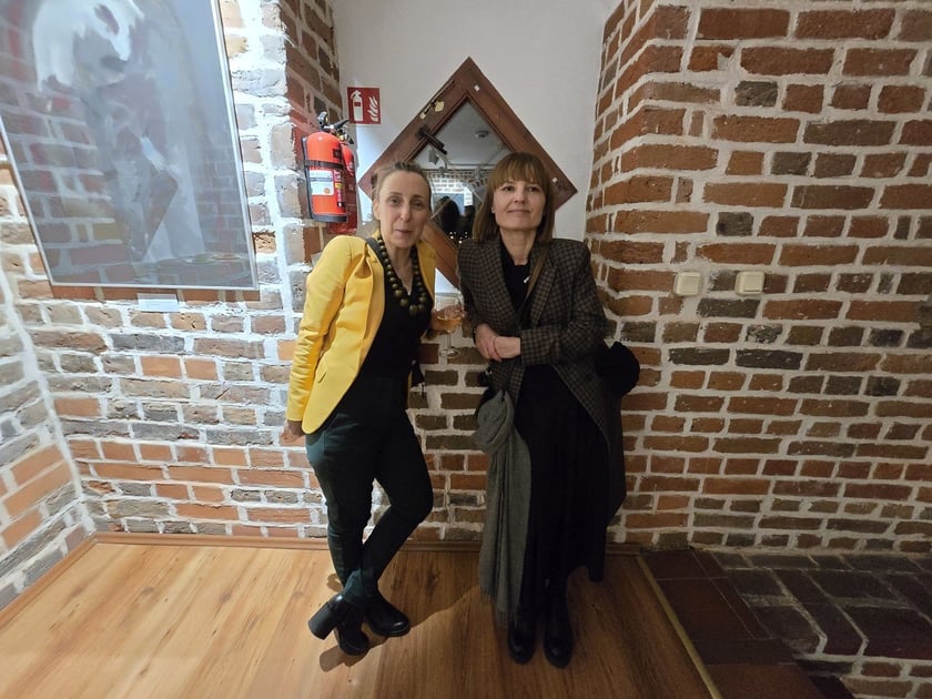 Wernisaż wystawy W inny miejscu w Galerii Brama Wrocławska w Oleśnicy