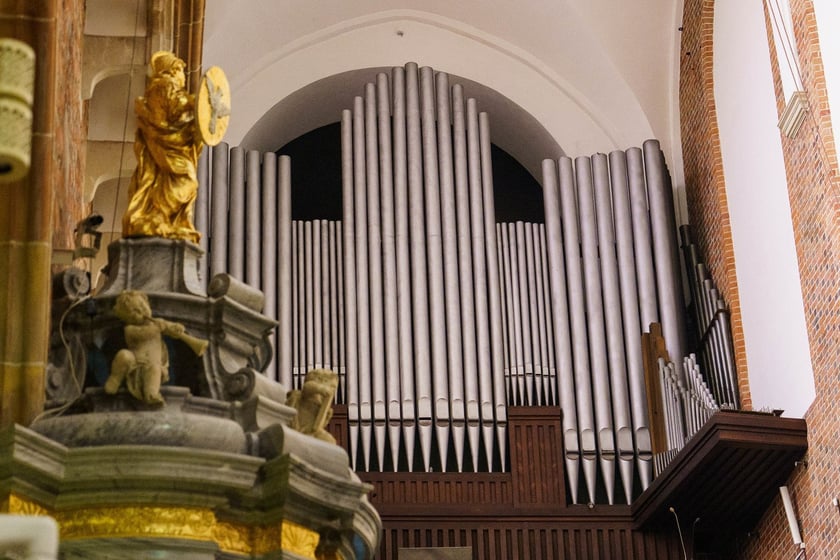 Organy w katedrze wrocławskiej - marzec 2024