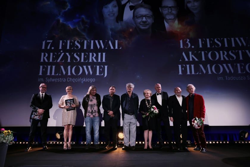 Wrocław. 13. Festiwal Aktorstwa Filmowego im. Tadeusza Szymkowa oraz 17. Festiwal Reżyserii Filmowej im. Sylwestra Chęcińskiego. Od prawej: Radosław Piworaski, Zbigniew Waleryś (aktor), Stanisław Dzierniejko, Magdalena Zawadzka, Feliks Falk (reżyser), Waldemar Krzystek (reżyser), Filip Bajon (reżyser), Anna Samusionek i Artur Żmijewski.&nbsp;&nbsp;