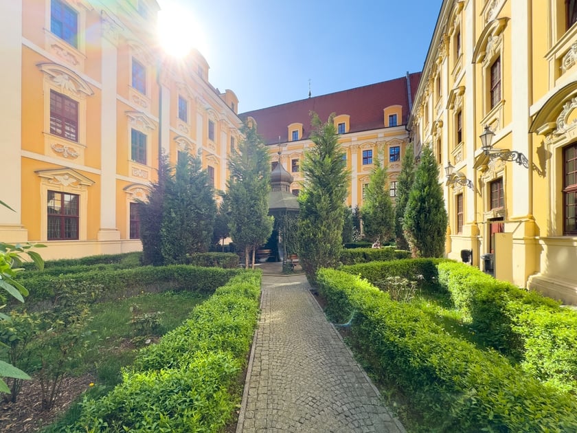 Wirydarz Instytutu Filologicznego Uniwersytetu Wrocławskiego