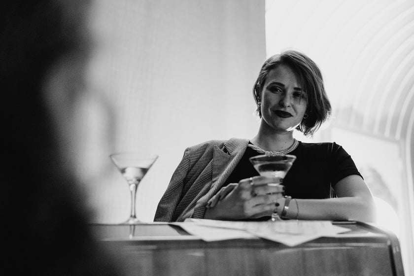 Czarno-biały bal w DCF. Kreacje, w jakich przybyli goście specjalnego pokazu filmu &bdquo;Casablanca&rdquo;
