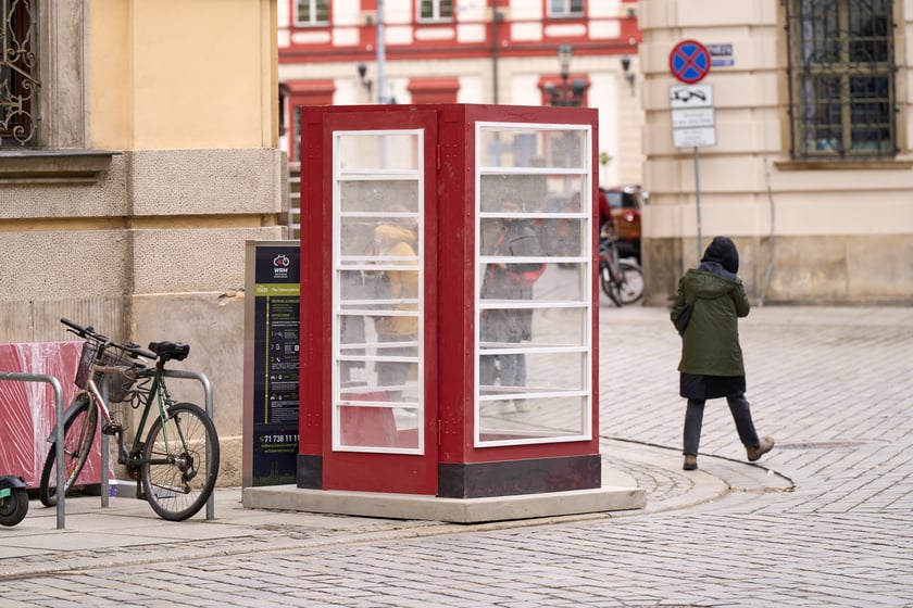 W środę (17 kwietnia) budowano scenografię w okolicach Uniwersytetu Wrocławskiego do najnowszego serialu, który będzie kręcony w stolicy Dolnego Śląska od tego weekendu