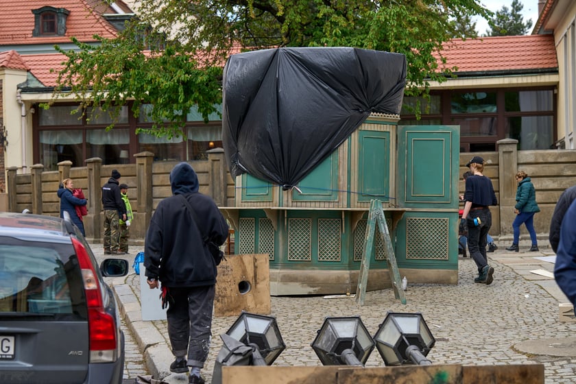 Na Ostrowie Tumskim stanęła scenografia - Wrocław zamienił się w niemieckie miasto z lat 30. XX wieku