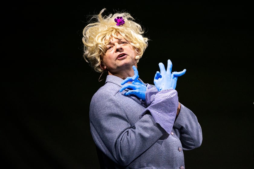 Scena ze spektaklu &bdquo;I love Chopin&rdquo; Wrocławskiego Teatru Pantomimy
