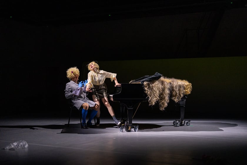 Scena ze spektaklu &bdquo;I love Chopin&rdquo; Wrocławskiego Teatru Pantomimy