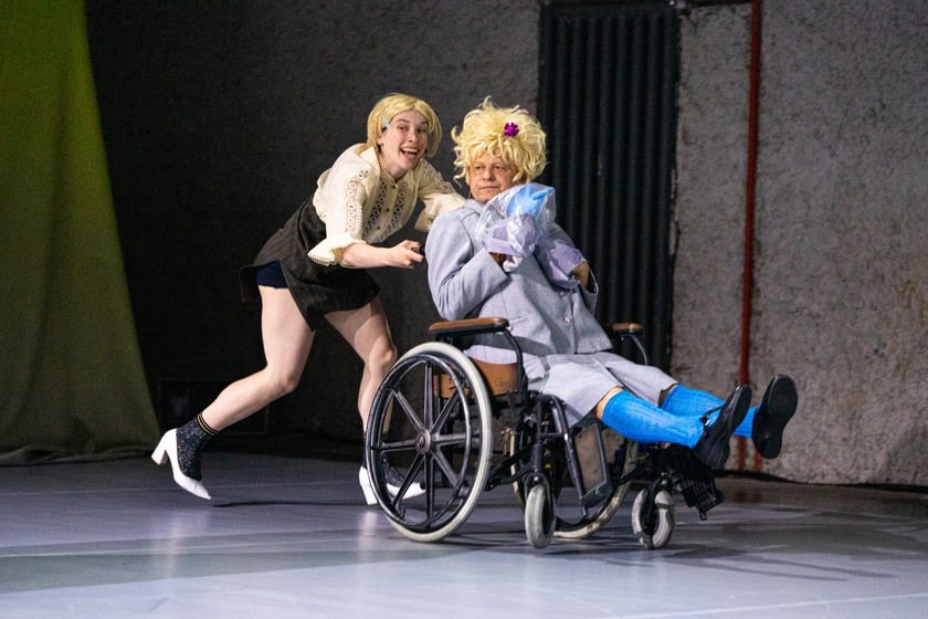 Scena ze spektaklu &bdquo;I love Chopin&rdquo; Wrocławskiego Teatru Pantomimy
