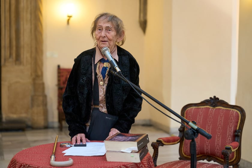 Uroczystość z okazji 93. urodzin poetki Urszuli Kozioł
