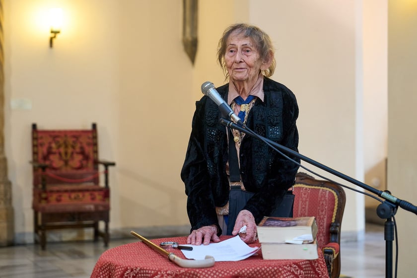 Uroczystość z okazji 93. urodzin poetki Urszuli Kozioł