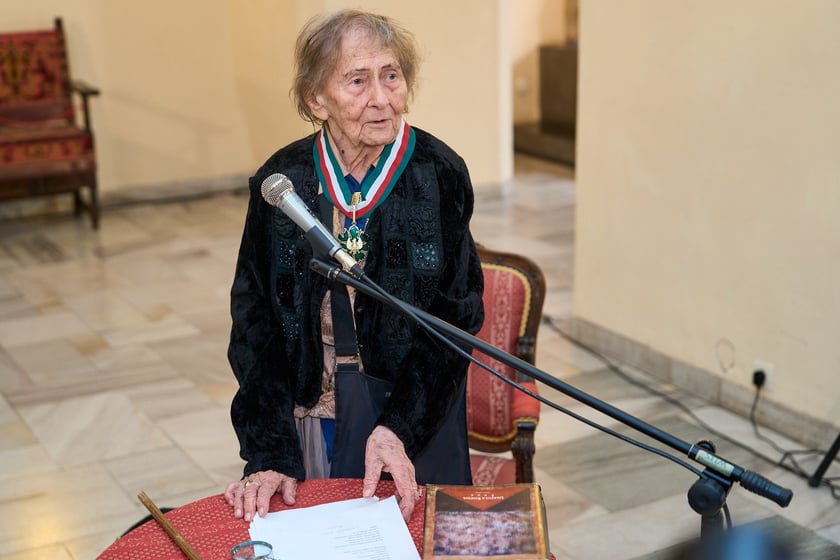 Uroczystość z okazji 93. urodzin poetki Urszuli Kozioł
