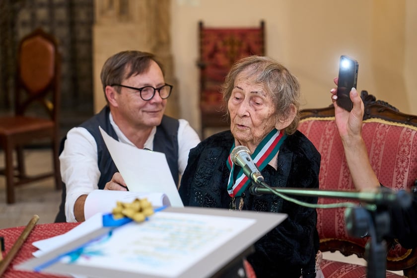 Uroczystość z okazji 93. urodzin poetki Urszuli Kozioł