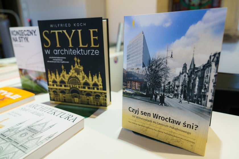Gadżety w księgarni w Muzem Architektury