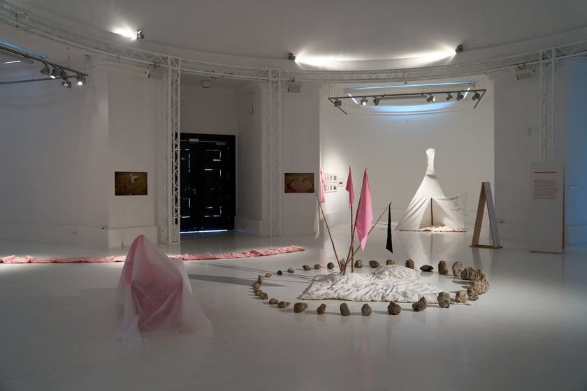 Prace Marii Pinińskiej-Bereś na wystawie w Pawilonie Czterech Kopuł we Wrocławiu