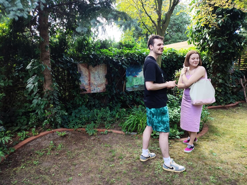 Wystawa Urszuli Sędzik. Wernisaż w ogrodzie