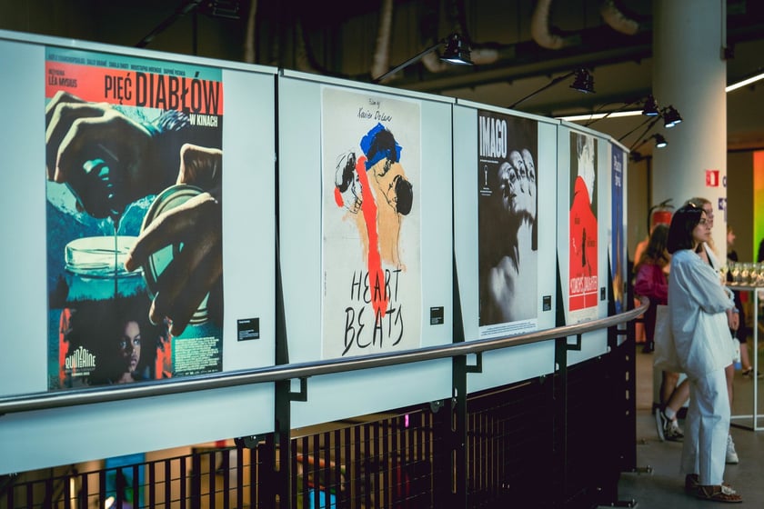 Wystawa plakat&oacute;w filmowych na I pietrze Kina Nowe Horyzonty