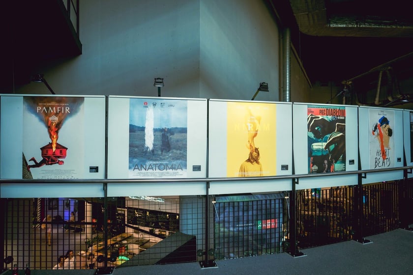 Wystawa plakat&oacute;w filmowych na I pietrze Kina Nowe Horyzonty