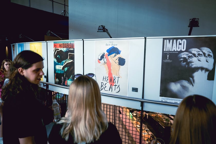 Wystawa plakat&oacute;w filmowych na I pietrze Kina Nowe Horyzonty