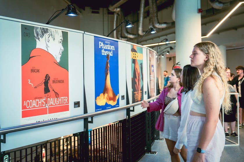 Wystawa plakat&oacute;w filmowych na I pietrze Kina Nowe Horyzonty