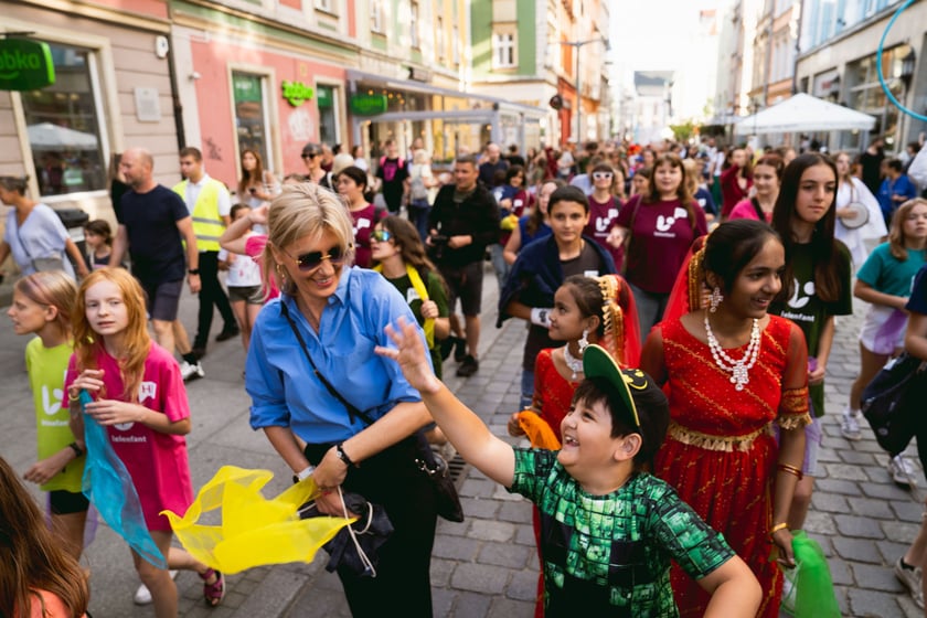 Kolorowa parada Lelenfant na ulicach Wrocławia, 29.07.2024
