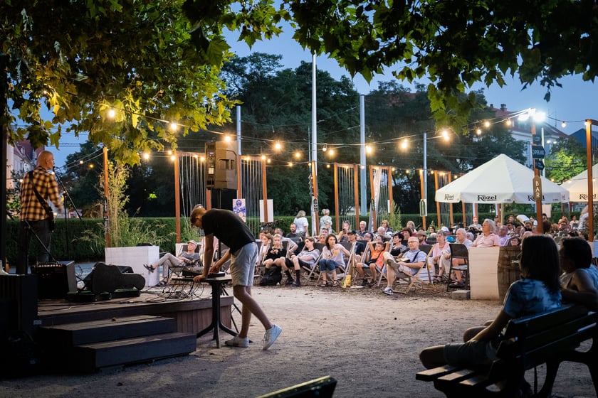 Koncert zespołu Outsider między przystankami Rondo a Sztabowa (24.08.2024)&nbsp;