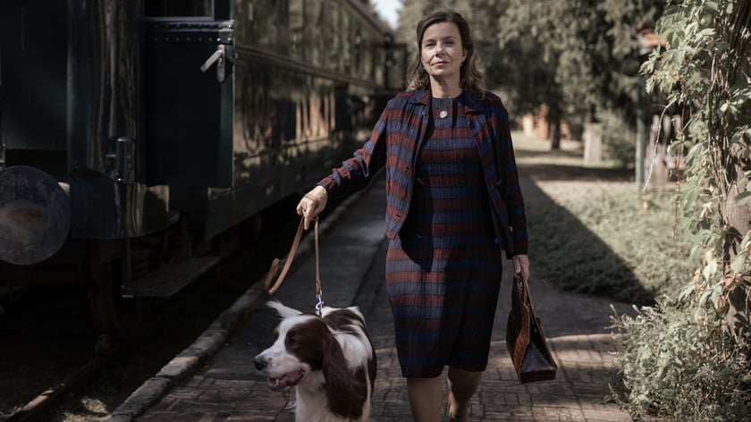 Kadr z filmu. Agata Kulesza w roli matki Simony
