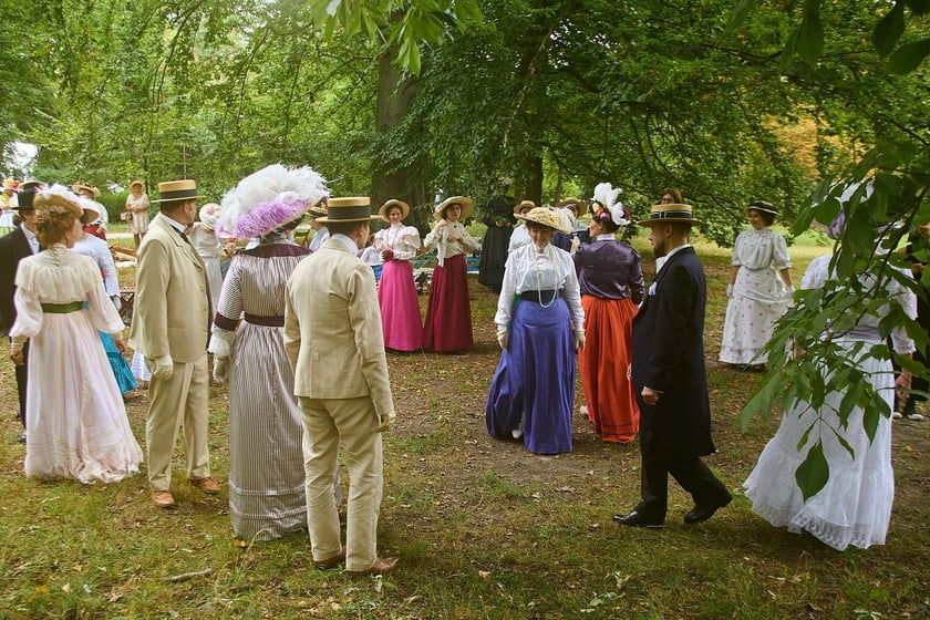 VIII piknik&nbsp;&bdquo;Krynoliny&rdquo; &ndash; Stowarzyszenia Rekonstrukcji Historycznej i Kostiumingu w Parku Południowym