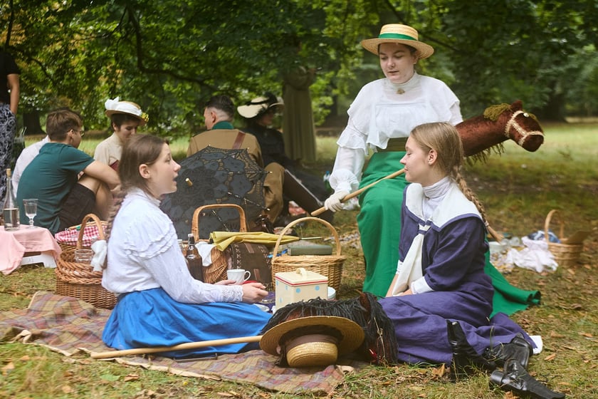 VIII piknik&nbsp;&bdquo;Krynoliny&rdquo; &ndash; Stowarzyszenia Rekonstrukcji Historycznej i Kostiumingu w Parku Południowym