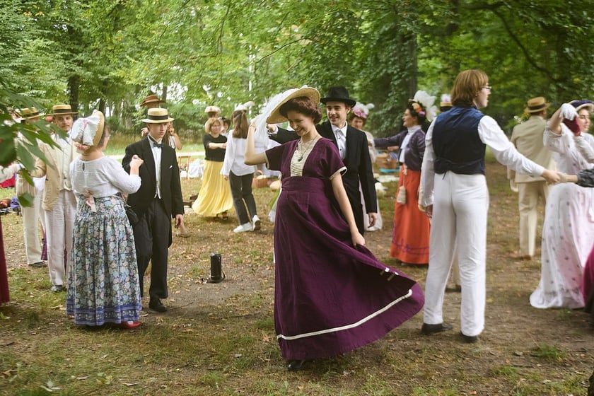 VIII piknik&nbsp;&bdquo;Krynoliny&rdquo; &ndash; Stowarzyszenia Rekonstrukcji Historycznej i Kostiumingu w Parku Południowym