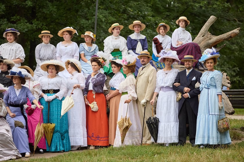 VIII piknik&nbsp;&bdquo;Krynoliny&rdquo; &ndash; Stowarzyszenia Rekonstrukcji Historycznej i Kostiumingu w Parku Południowym