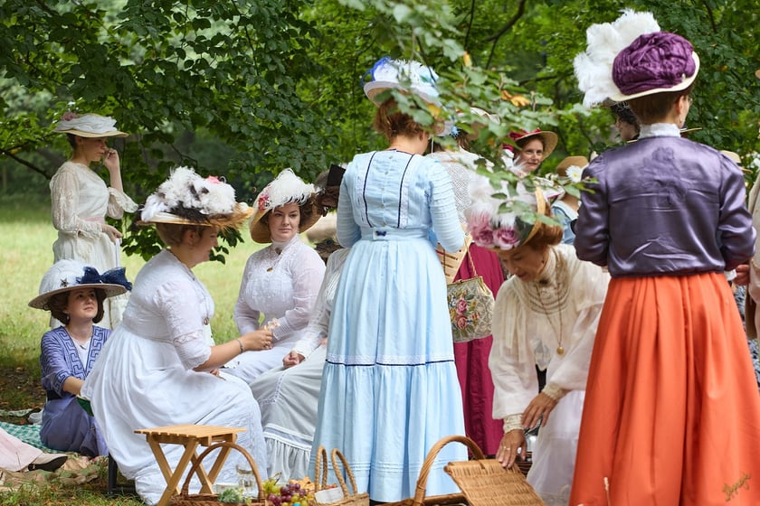 VIII piknik&nbsp;&bdquo;Krynoliny&rdquo; &ndash; Stowarzyszenia Rekonstrukcji Historycznej i Kostiumingu w Parku Południowym