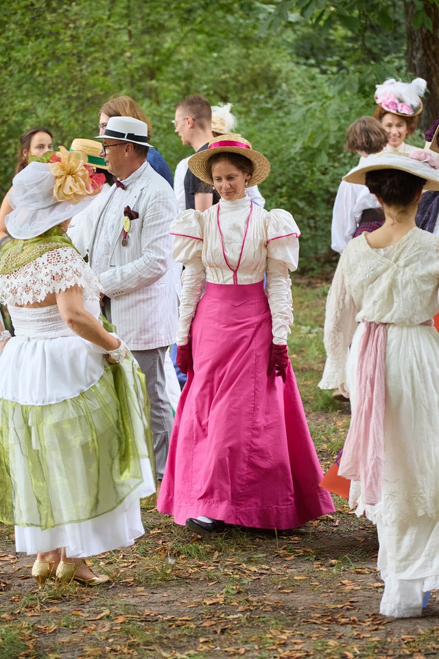 VIII piknik&nbsp;&bdquo;Krynoliny&rdquo; &ndash; Stowarzyszenia Rekonstrukcji Historycznej i Kostiumingu w Parku Południowym