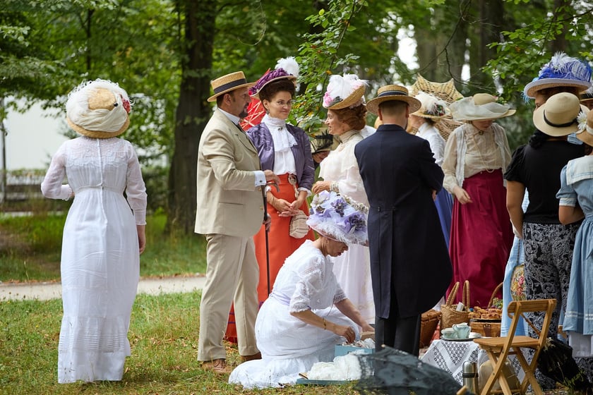 VIII piknik&nbsp;&bdquo;Krynoliny&rdquo; &ndash; Stowarzyszenia Rekonstrukcji Historycznej i Kostiumingu w Parku Południowym