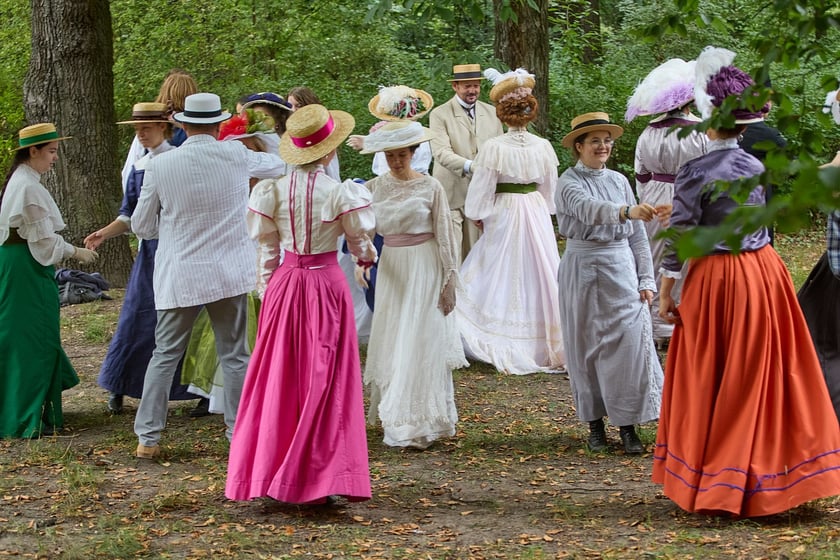 VIII piknik&nbsp;&bdquo;Krynoliny&rdquo; &ndash; Stowarzyszenia Rekonstrukcji Historycznej i Kostiumingu w Parku Południowym