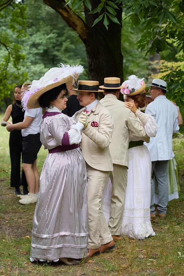 VIII piknik&nbsp;&bdquo;Krynoliny&rdquo; &ndash; Stowarzyszenia Rekonstrukcji Historycznej i Kostiumingu w Parku Południowym