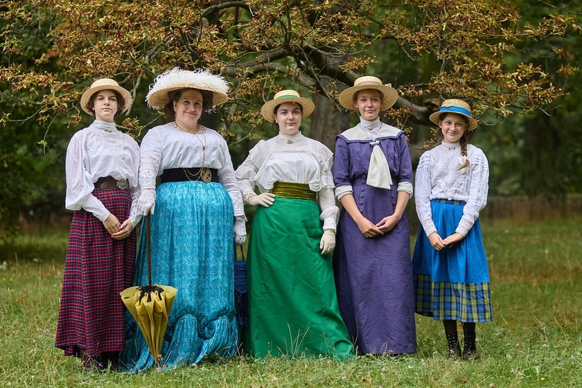 VIII piknik&nbsp;&bdquo;Krynoliny&rdquo; &ndash; Stowarzyszenia Rekonstrukcji Historycznej i Kostiumingu w Parku Południowym