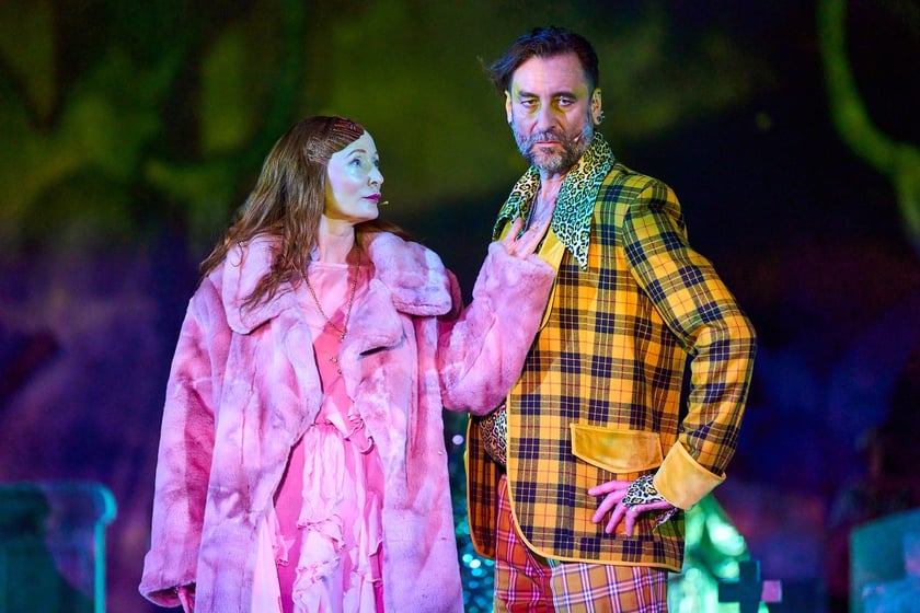 Scena z prologu &bdquo;Romea i Julii&rdquo; w reżyserii Jana Klaty w Teatrze Muzycznym Capitol